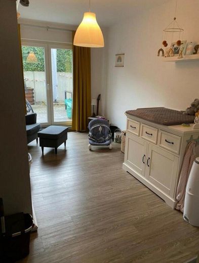 Helle Souterrain-Wohnung mit Terrasse (Südausrichtung) – Foto 8