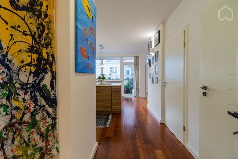 Exklusive, modernisierte und möblierte 2,5-Zimmer DG-Wohnung und Tiefgarage. – Foto 17