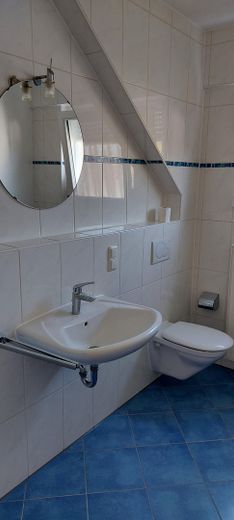 Mooie lichte 3-kamer zolderwoning – Bad