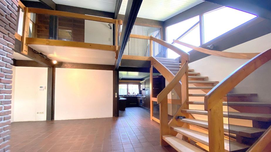 Een bijzonder huis met uitzonderlijke architectuur van particulier / zonder courtage – Wohnzimmer Blick 2