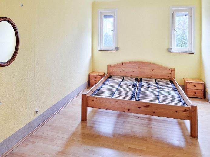 Świetne 3-pokojowe mieszkanie w Esslingen niedaleko zakładów Daimlera – w razie potrzeby wraz z umeblowaniem – Schlafzimmer