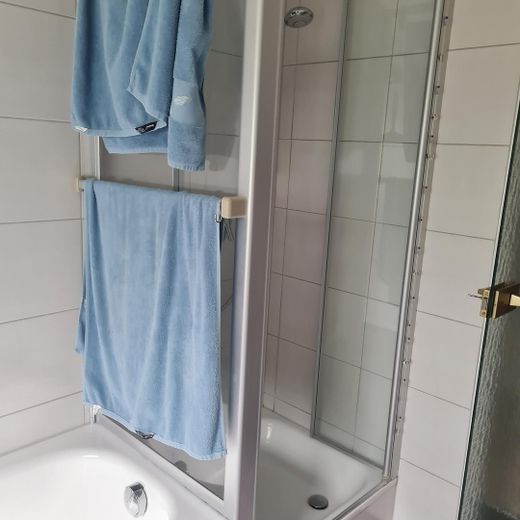 5 Zimmer Erdgeschoss-Wohnung mit Garten und separaten Eingang im OT Alzenau – Dusche