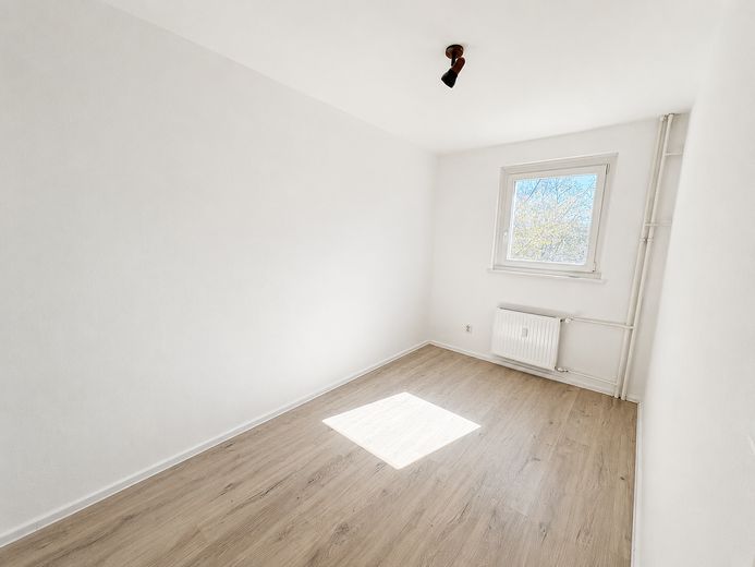 3-Zi  mit Balkon in Bahnhöfsnähe Rathaus Spandau  ! Provisonsfrei – Zimmer 3