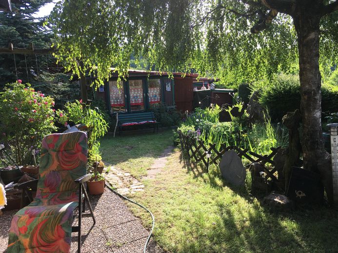 Garten mit Blick auf den Teich