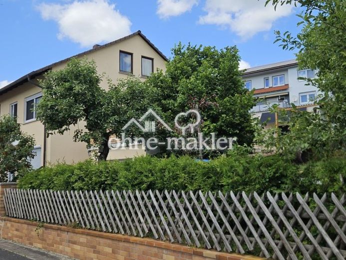 Schweinfurt yakınında misafir daireli ev, ticari salon + imarlı arsa – Fotoğraf 1