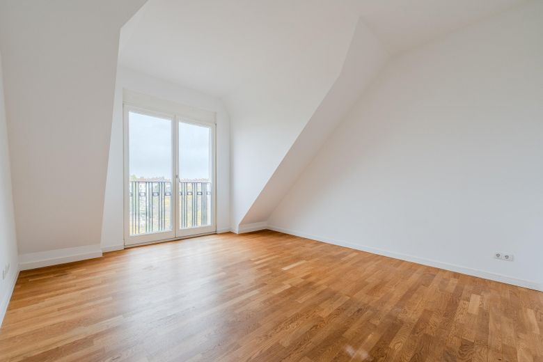 Dachgeschosswohnung direkt am Boxhagener Platz ! 7-Zimmer ! Provisionsfrei ! – Schlafzimmer 1