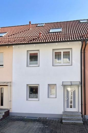 Środkowy segment domu szeregowego w Landshut – Front