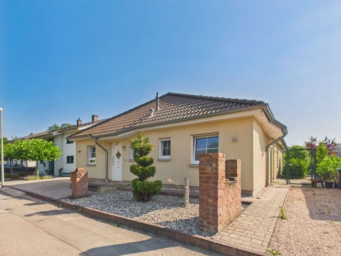 Exklusiver Bungalow ca. 150m² in Bester Lage „Campus Nobel“ – stilvolles Wohnen in Saarwellingen – फोटो 1