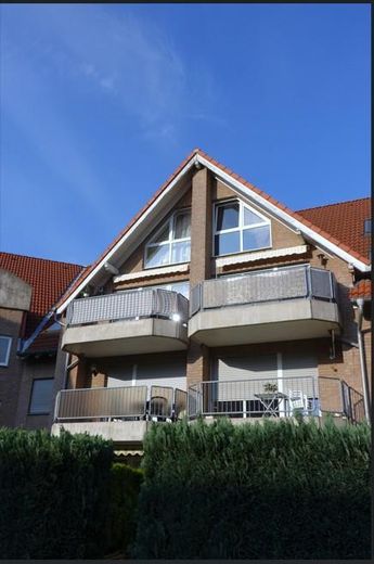 Hinteransicht mit Balkon