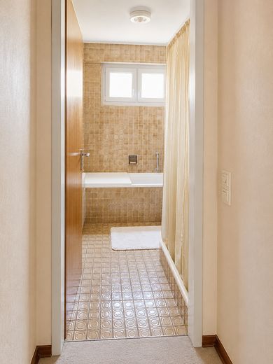 Abitare spaziosamente. Affacciarsi sul verde! 3,5 locali 102 m² Fellbach-Schmiden incluso posto auto in garage sotterraneo – Bad