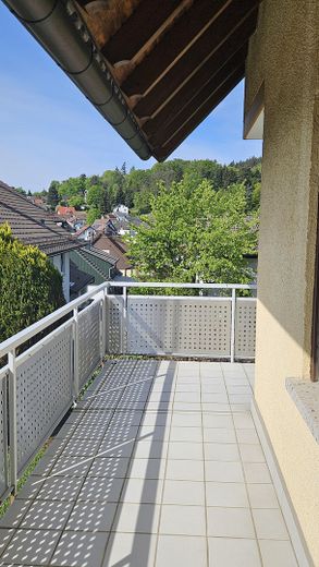 Sonnige 4-Zi mit Balkon + Garage in Ebersteinburg – Foto 1