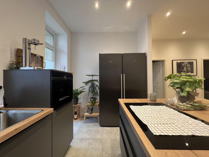 Lussuoso appartamento di 4 locali risanato con cucina componibile unica sul Kaßberg – Küche III