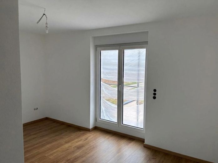 Geniş balkonlu modern 1 odalı daire – Balkonausgang Wohnküche