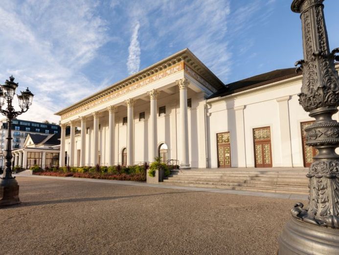 Stadtvilla mit 4 Wohneinheiten nahe dem Brenners Park Hotel. Renditeobjekt! – Foto 1