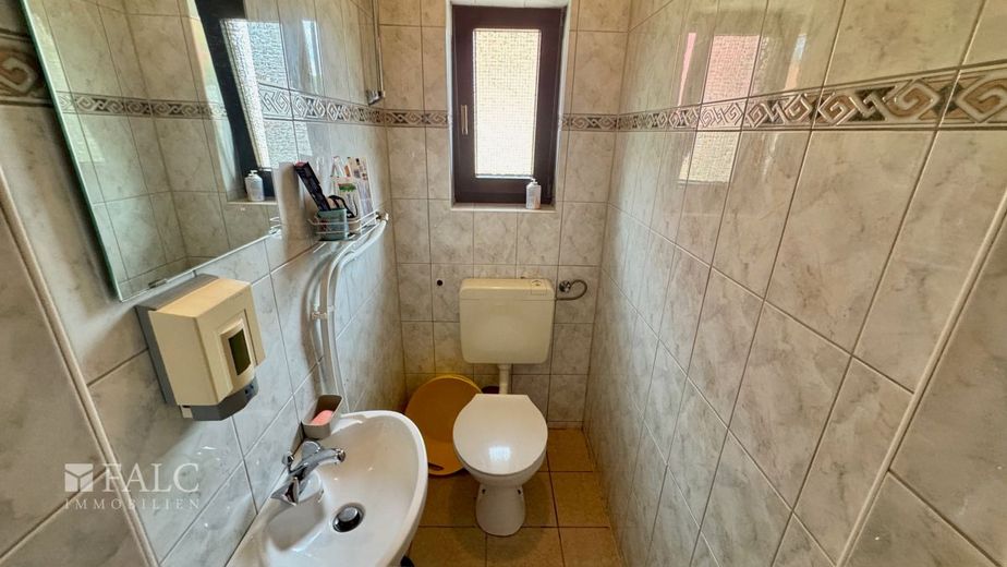 WE 1: WC