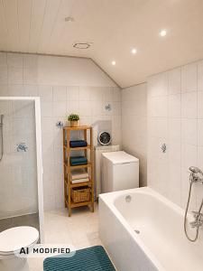 MEHR PLATZ ALS AUF DEN ERSTEN BLICK – 1786981009_e2a09b6.jpg