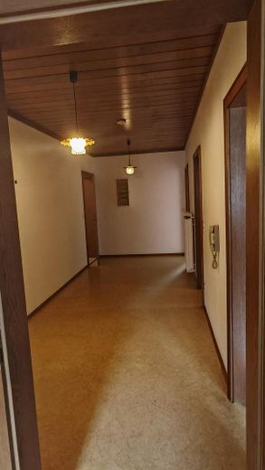 Zentral gelegene 2-Zi-Dachgeschosswohnung Nr. 5 in Oberviechtach – ab sofort frei – Flur