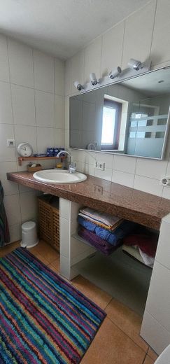Energieeffizientes Haus in Hannover-Bothfeld von Privat - 758.000 € VB – Duschbad Erdgeschoss