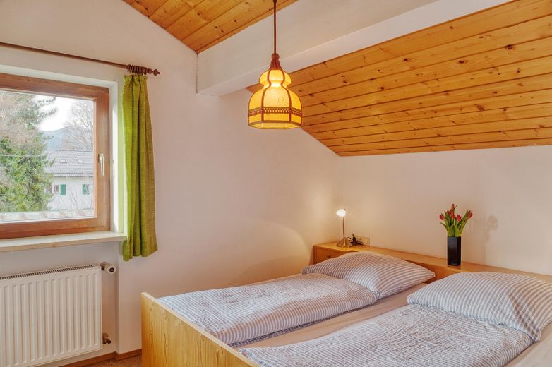 Отдельный жилой дом с апартаментами – Schlafzimmer 1. Stock links