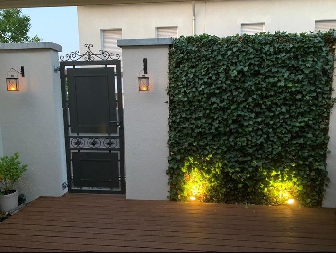 Casa a schiera centrale di alta qualità con 6,5 locali, impianto fotovoltaico e molti dettagli speciali – Terrasse