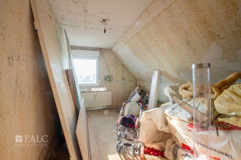 Handwerker aufgepasst - 2 Häuser zum Preis von einem! – Kinderzimmer
