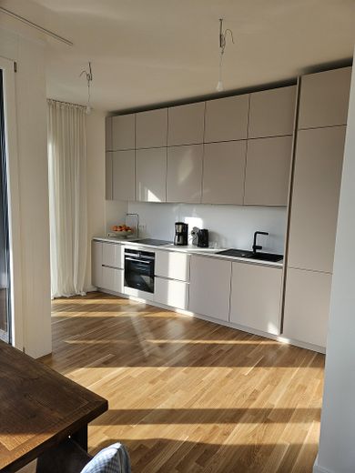 4 Zimmer Wohnung mit direktem Spreeblick und Weitblick über die Stadt – Küche