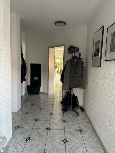 Gepflegtes Zweifamilienhaus in ruhiger Wohnlage in Karlsruhe Palmbach – Flur im OG