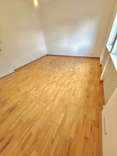 Helle, frisch sanierte 3-Zimmerwohnung mit großem Balkon und Blick ins Grüne – Schlafzimmer 