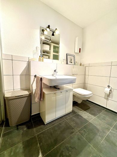 Direkt einziehen & Saarblick genießen – provisionsfreie 3-Zimmer-Wohnung – Duschbad