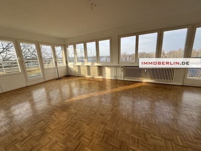 IMMOBERLIN.DE - Вид на воду! Аккуратная квартира на мансардном этаже с западной террасой в востребованном месте – Фото 1