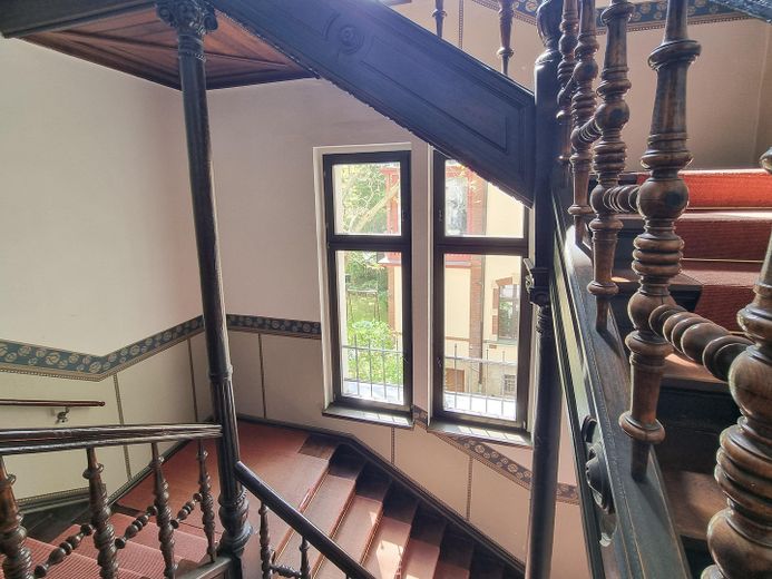 Exklusive Bürofläche in Herrschaftlicher Villa mit Stellplätzen im Hof und Alarmanlage – Foto 13