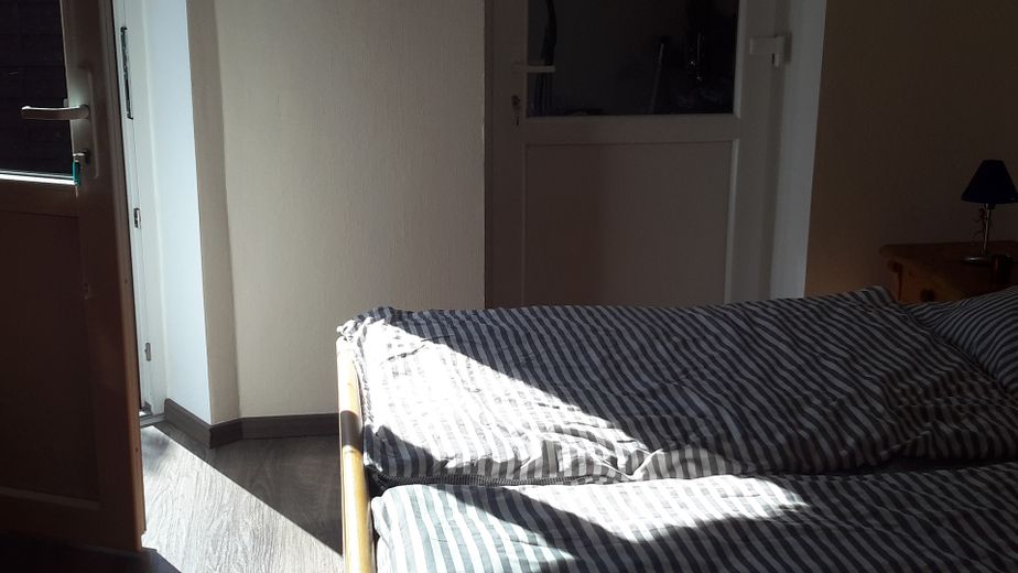 4 Z.Etw [EG] mit Terrasse, 0,2% Zinsen! Besichtigungstermin frei! – Schlafzimmer