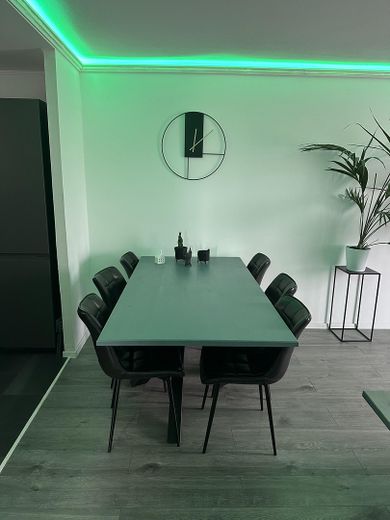 Direct beschikbaar in City-West: appartement met uitzicht op de skyline + ondergrondse parkeergarage – Essbereich