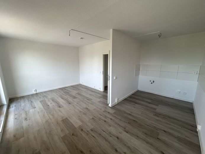 Platz für die ganze Familie! Helle 4-Zimmer-Wohnung mit Balkon! – Foto 1