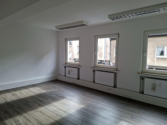Sofort startklar: 120 m² Büro-/Praxisetage in Bestlage Borbeck - nur 2 Gehminuten zu Markt & Bahnhof – Büro 1