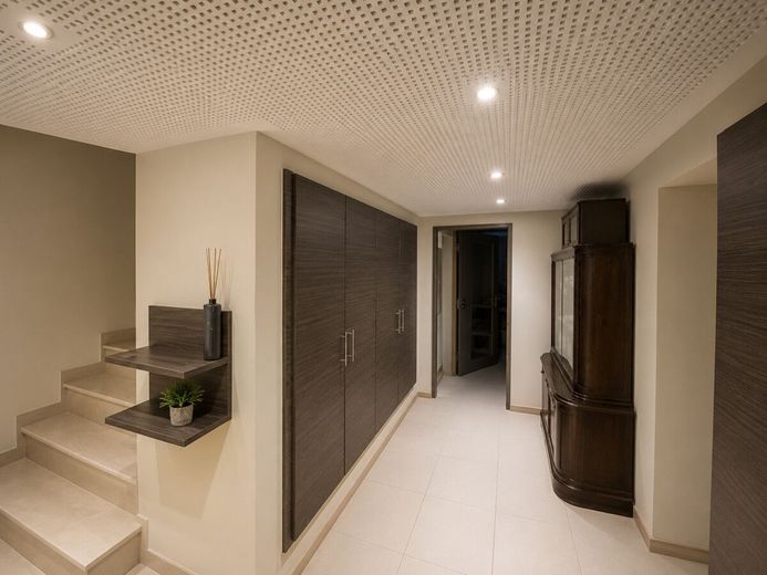 PROVISIONSFREI|Repräsentative Stadtvilla mit 3 Wohneinheiten, Dachterrasse &amp; Parkgrundstück – Diele Keller