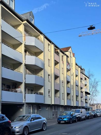 Zentral, hell &amp; gut geschnitten: 3-Zimmer-Wohnung mit Lift &amp; TG in der Fürther Südstadt – Außenansicht 2