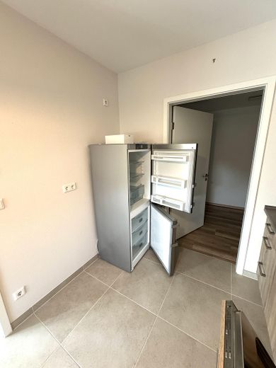 Nowoczesne mieszkanie w domu wielopokoleniowym z garażem – Kühlschrank