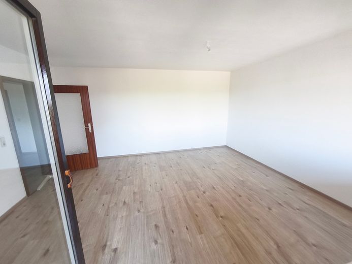 Freshly renovated 2-room condominium with winter garden, underground garage and view of greenery – private sale without broker commission – Foto 8