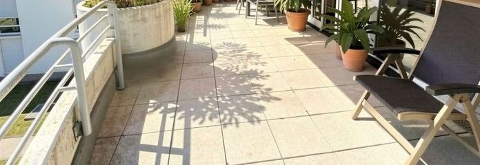 Wo die Dachterrasse zum zweiten Wohnzimmer wird – Penthouse-Maisonette über zwei Ebenen