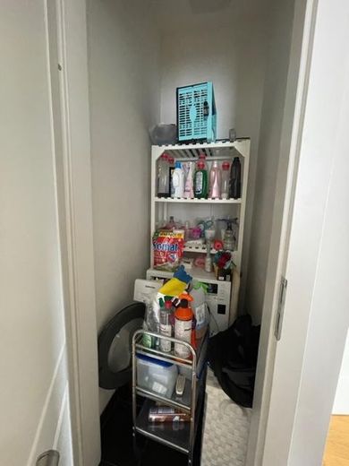 Exklusieve 3 Zimmer Wohnung mit Loggia, Stellplatz, Fußbodenheizung, Gäste WC, Klimaanlage – Waschraum