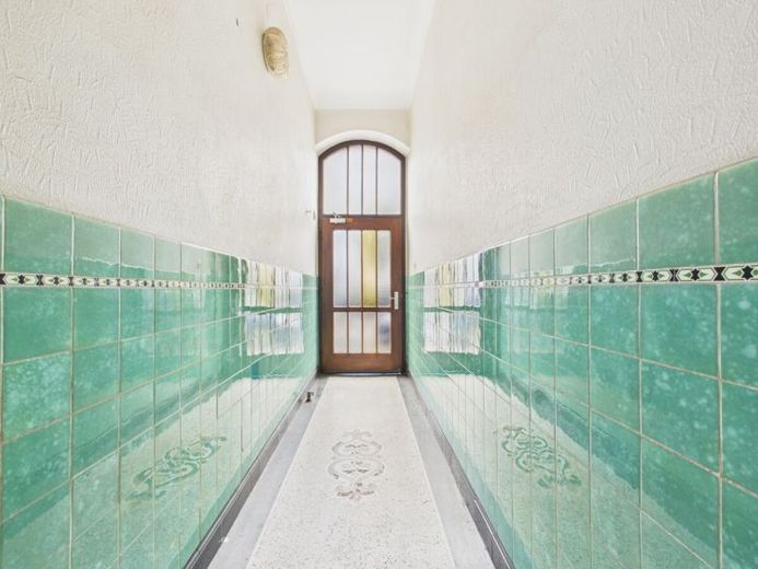 Felicidad familiar, cerca del sol y con potencial de ampliación: 3,5 habitaciones, cocina, baño + balcón – Foto 1