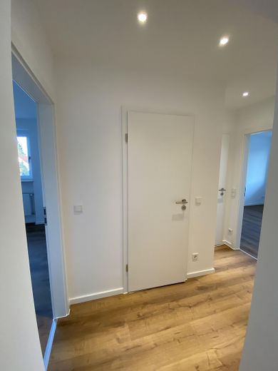 Kernsanierte 3-Zimmer-Wohnung mit Balkon,2 WCs & Luxusbad-barrierefreiem Zugang – Foto 6