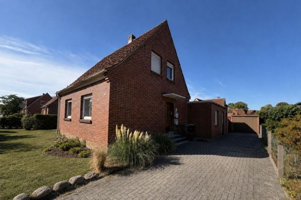 Casa bifamiliare con due garage – ideale per abitare con più generazioni