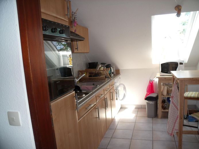 Ruhig & bahnhofsnah: Vermietete 3 ZW mit Garage & Ost-Balkon in Norsingen – Küche