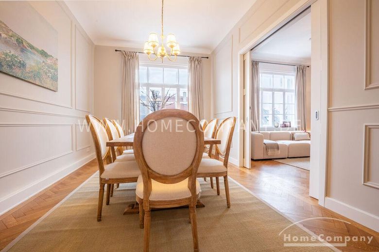 ***Klassische Eleganz in vollendeter Form – stilvoll sanierte Altbauwohnung mit Balkon in Bestlage Altbogenhausen – a556537d04ea8fdda78f01c401027f311a27b607.jpg