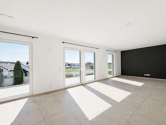 Senza provvigione per l'acquirente! Moderna casa unifamiliare su un ampio terreno in un'idilliaca zona rurale – Photo 1
