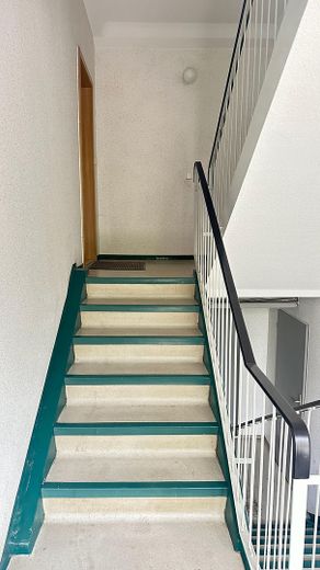4 Zimmer auf 67 m² in Weimar-Schöndorf – Gepflegtes Treppenhaus