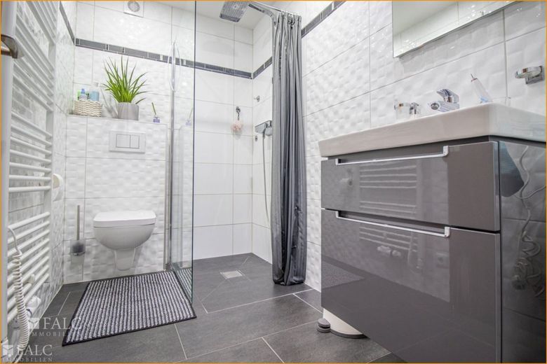 Modernes Badezimmer