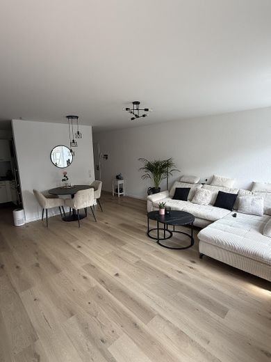Wohnung 2,5 Zimmer 55 qm kernsaniert Provisionsfrei – WZ